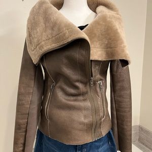 Shearling jacket Muubaa. Lightly used, it is in an excellent condition.